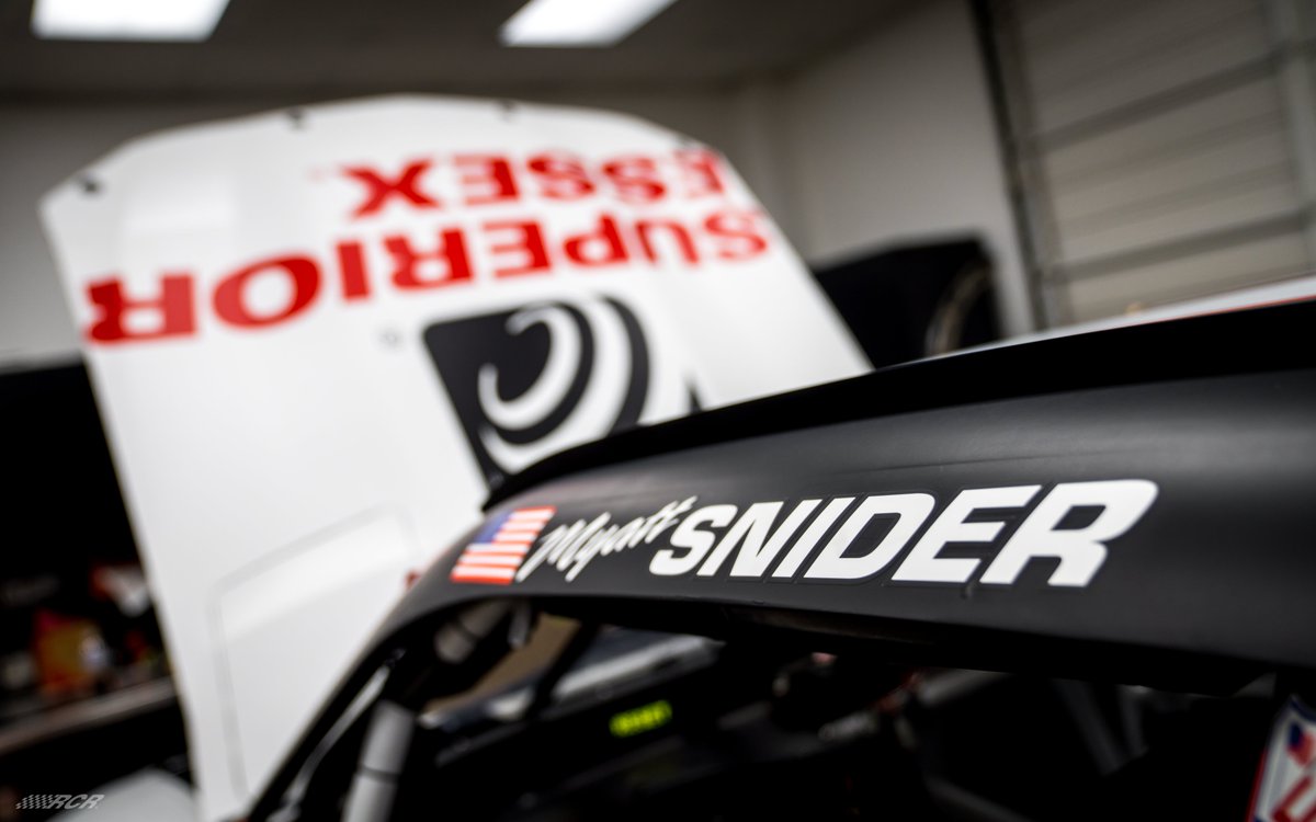 RCRracing's tweet photo. Setting up @MyattSnider's No. 2 @SuperiorEssex Chevy for the Irish Hills in Michigan. 💪 https://t.co/EwH9LongNC