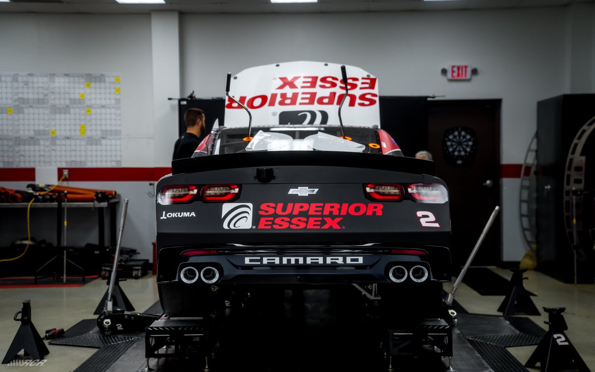 RCRracing's tweet photo. Setting up @MyattSnider's No. 2 @SuperiorEssex Chevy for the Irish Hills in Michigan. 💪 https://t.co/EwH9LongNC