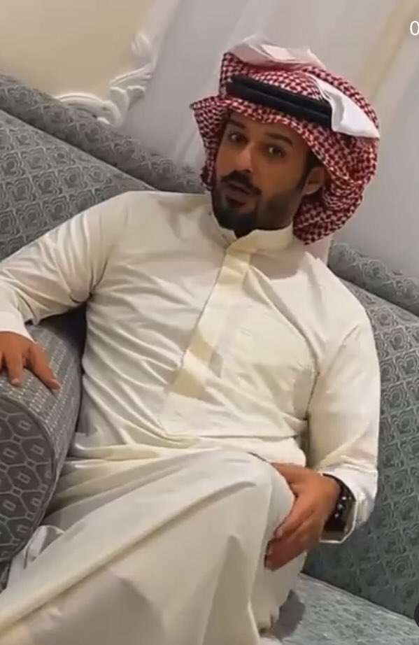 تحبني لكن ماهو لله
حب مهب لله ما ينطمع فيه

أمر حبك واطمره واتعداه
تعدي العاقل كلام المسافيه