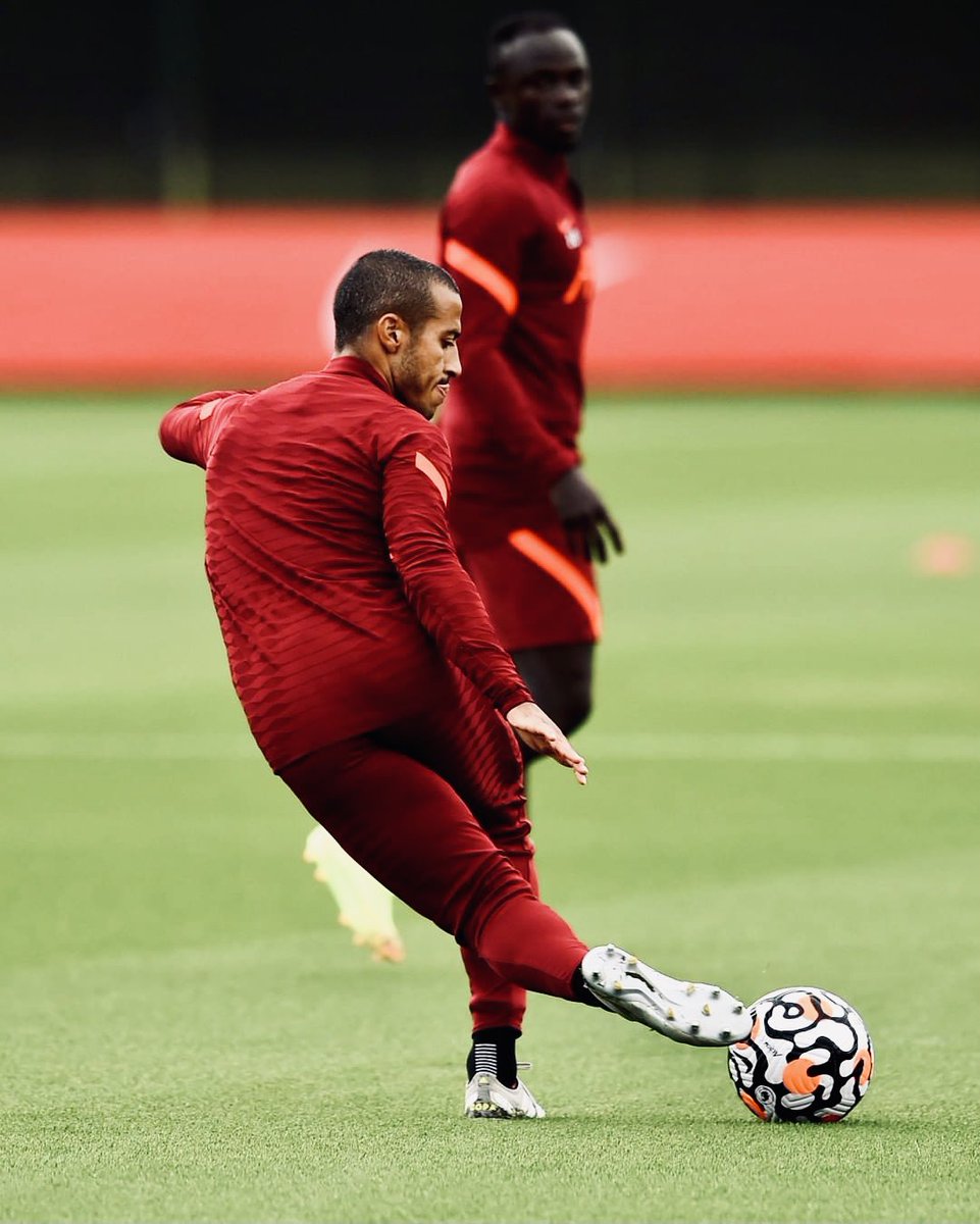 UniqueSG_ES's tweet photo. Define 𝕸𝖆𝖌𝖎𝖈 without saying it…⬆️🧙‍♂️ 

#ThiagoThePlayer #YNWA https://t.co/nCaS0w9Fyk