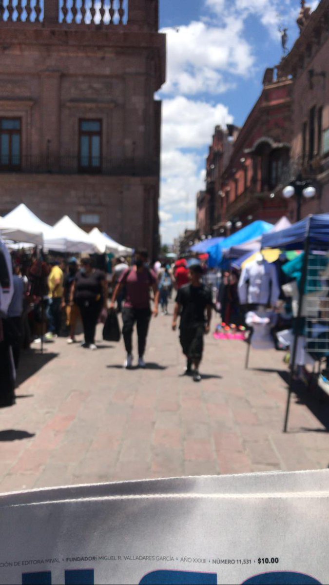NuestroCentroS2's tweet photo. Dice el director de comercio que él NO tiene injerencia en el Centro Histórico y que a él no le corresponde quitar o lidiar con el comercio informal, el se lava las manos pero deja muy mal parado al presidente municipal @navaslp https://t.co/ciV3qklGWQ