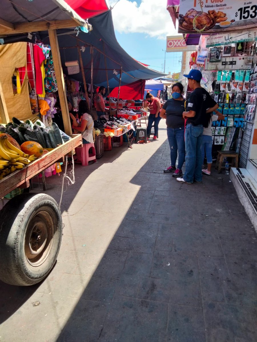 NuestroCentroS2's tweet photo. Dice el director de comercio que él NO tiene injerencia en el Centro Histórico y que a él no le corresponde quitar o lidiar con el comercio informal, el se lava las manos pero deja muy mal parado al presidente municipal @navaslp https://t.co/ciV3qklGWQ