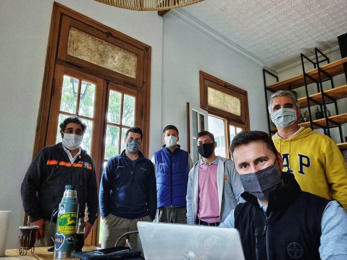 De gira con <a href="/FieldViewArg/">FieldView Argentina</a> por el sur de Bs As con amigos <a href="/AgronomiaLindon/">Agronomía Lindón S.R.L.</a> , <a href="/juanigvilla/">Juan Ignacio Villa</a> #NicoRissone @Bayer4CropsAR
#OneTeam
