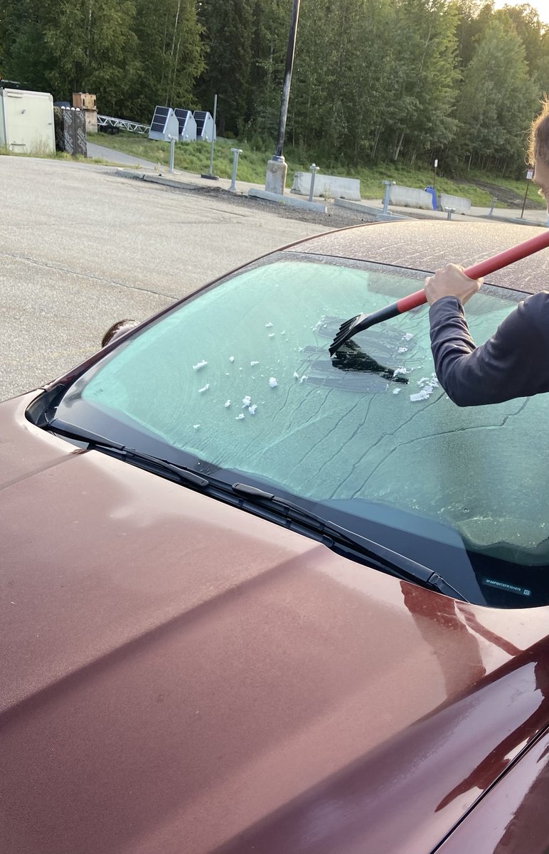 NWSFairbanks's tweet image. It looks like it is ice scraper season in Fairbanks and much of northern Alaska! 🥶The night crew getting off shift this morning had to scrape ice from their windshields. Many locations were in the 30&apos;s with some spots dipping into the upper 20&apos;s. #AKWX