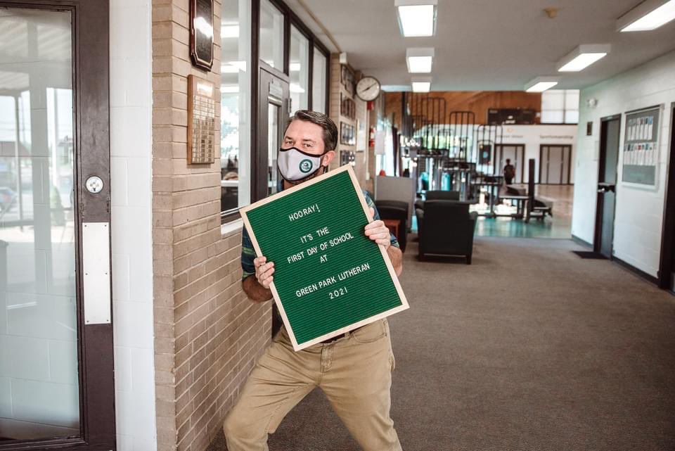 GreenParkLS's tweet photo. 🍎 It’s the first day of school for our 1st-8th graders and we’re so excited to kick off a brand new school year with our students! 🤩 

#GPLS #LuthEd #StlLuthEd #StudentsofGreenPark #FirstDay2021 #FirstDayofSchool #BacktoSchool #StlElementary #StlMiddleSchool #StlGradeschool https://t.co/UBnH5qfCrX