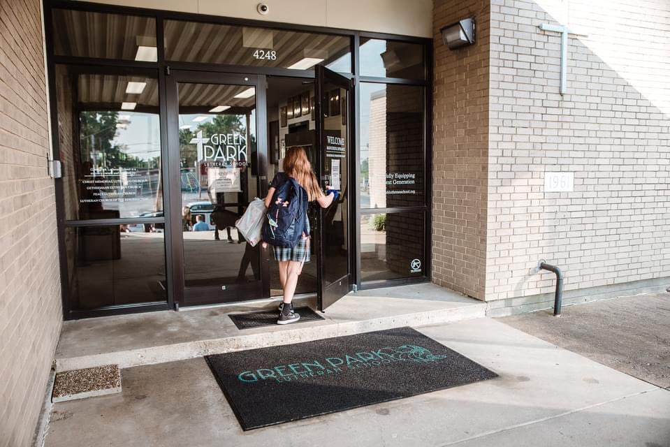 GreenParkLS's tweet photo. 🍎 It’s the first day of school for our 1st-8th graders and we’re so excited to kick off a brand new school year with our students! 🤩 

#GPLS #LuthEd #StlLuthEd #StudentsofGreenPark #FirstDay2021 #FirstDayofSchool #BacktoSchool #StlElementary #StlMiddleSchool #StlGradeschool https://t.co/UBnH5qfCrX