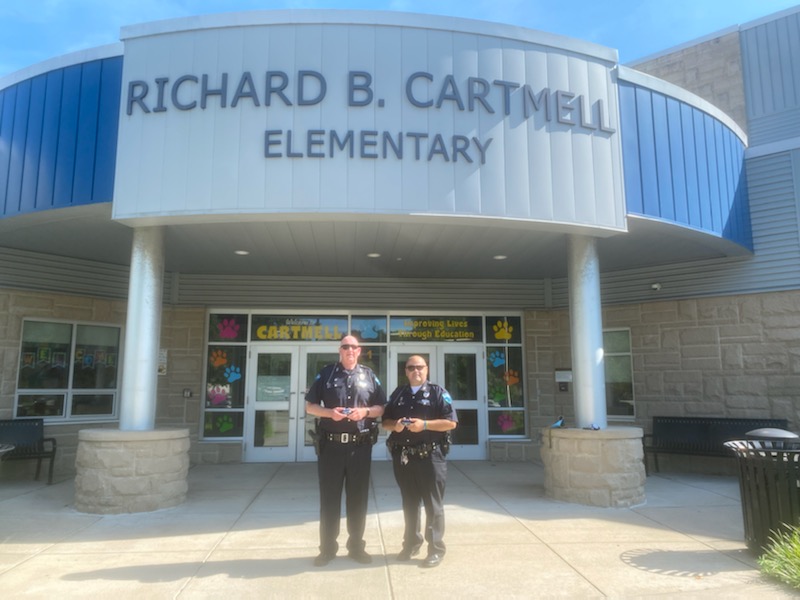 RocksForLEOs's tweet photo. We ROCKed two awesome SROs recently.
@DDTCAL has been in our #RockFamily & a good friend, for a few years now (previous dept ROCKing & again now!).
We're so happy to also rock his partner @topcoppop & welcome him into our #RockFamily!
#RocksForLEOS
#BackTheBlue
#SROsRock https://t.co/87fsvfx9pG