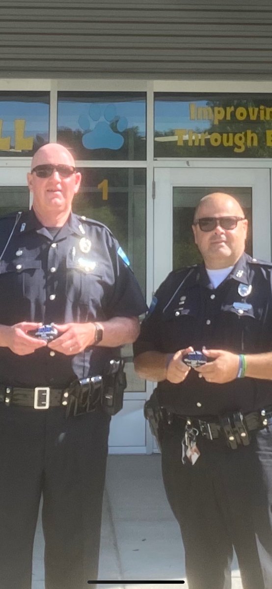 RocksForLEOs's tweet photo. We ROCKed two awesome SROs recently.
@DDTCAL has been in our #RockFamily & a good friend, for a few years now (previous dept ROCKing & again now!).
We're so happy to also rock his partner @topcoppop & welcome him into our #RockFamily!
#RocksForLEOS
#BackTheBlue
#SROsRock https://t.co/87fsvfx9pG