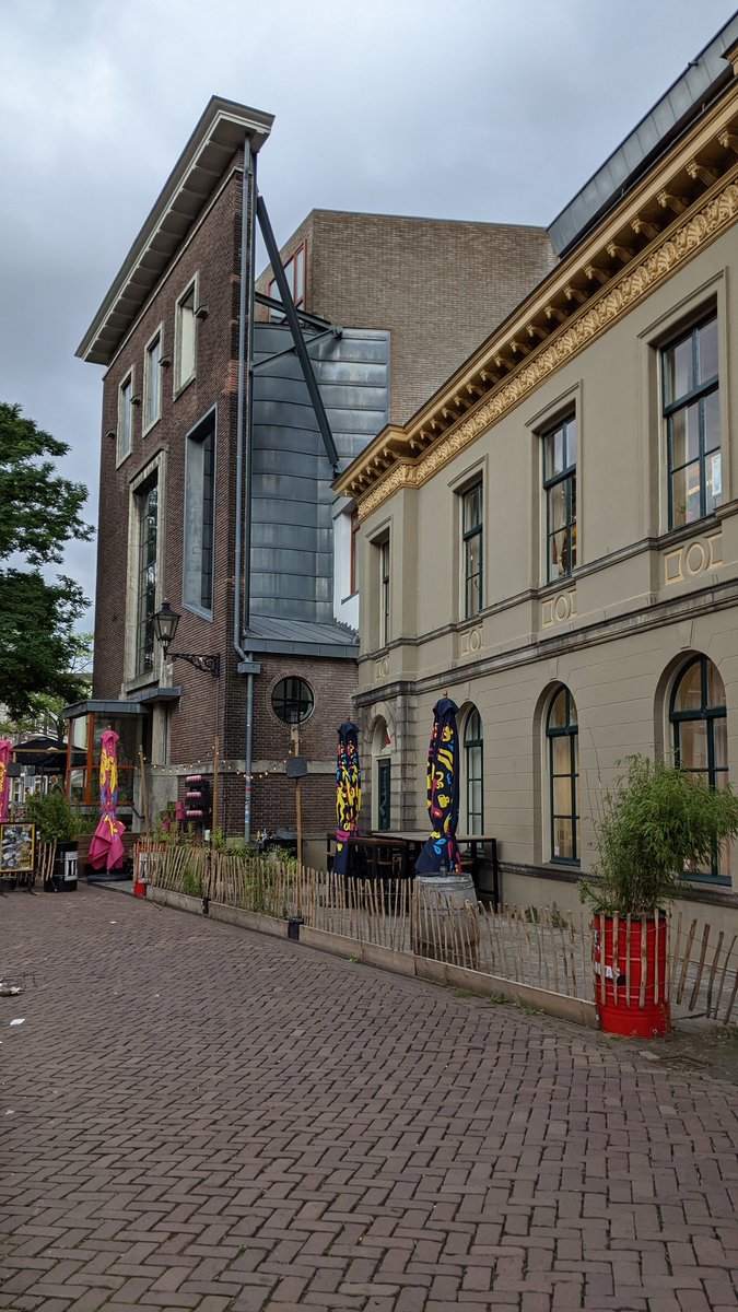 StottR's tweet photo. I just stumbled into, with absolutely zero prior knowledge, Enric Miralles' extension to Utrecht City Hall and I'M SORRY WHAT https://t.co/G2hMCfj4NV
