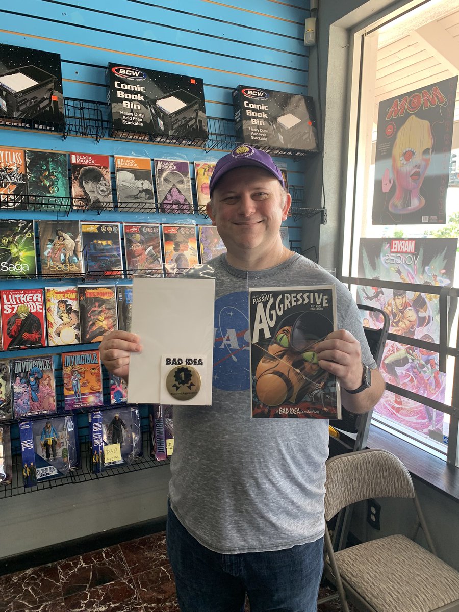 acomicshow's tweet image. Our @badideahello button has been claimed by @ASWcomics #allin #finalfive