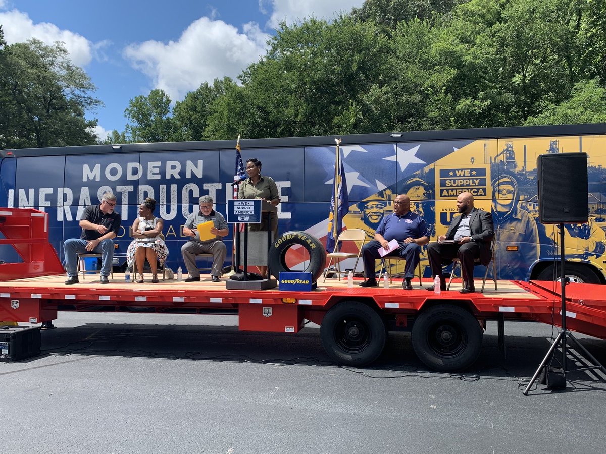 steelworkers's tweet photo. Let’s get some RT for this great looking crew w/ our @Brownrox kicking off today’s stop for our #WeSupplyAmerica big bus your! 💙💛 https://t.co/YaigR6d0MY