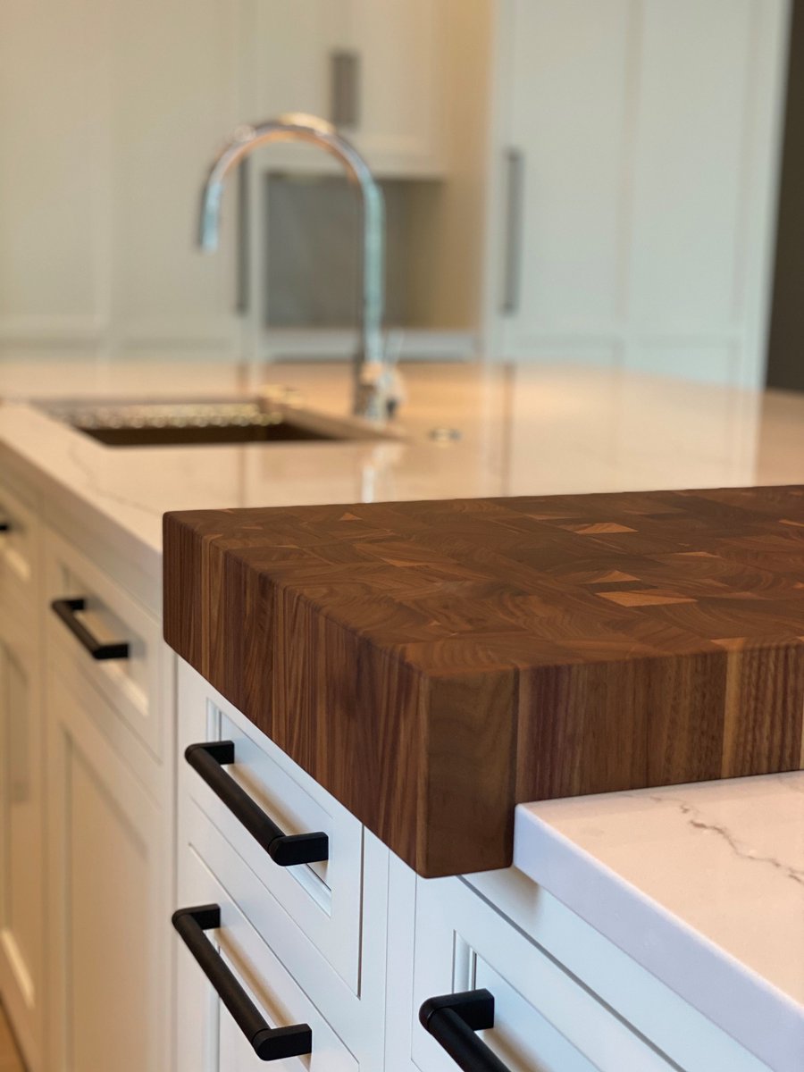 glumber's tweet image. A custom butcher block cutting board, defines the chopping shape while protecting the stone surface.
⠀⠀⠀⠀⠀
Expert Kitchen Design: Lobkovich Inc
End Grain Cutting Board with Oil Finish built by: @glumber 

#lobkovichkitchendesigns #lobkovichkitchens #grothousethings