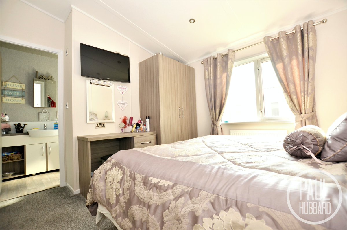 ** EXECUTIVE FAMILY LODGE ** £150,000 (APO) Situated in sought after BURGH CASTLE, newly built boasting 4 bedrooms, OPEN PLAN lounge diner, OFF ROAD PARKING, sun terrace &amp; two ensuites! Close to popular attractions including ROMAN FORTS and BREYDON WATER! 

01502 531218 📲