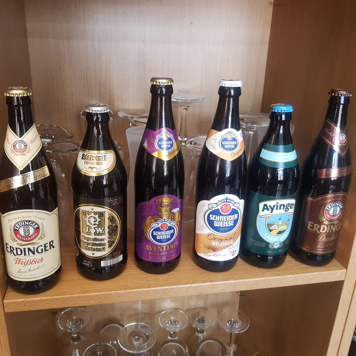 belgianbar's tweet photo. 🍺🍻😁Get yourself over the hump day with some cheeky beers😉We've got some quality refreshing Belgian Beers that are sure to go down a treat🤤
#erdinger #schneiderweisse #edelstoff #ayinger #beer #belgianbeer #eatalty #shoplocal #Altrincham #Hale #belgianbar #cheshire https://t.co/iv7Lx21jCa