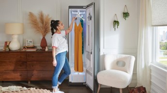 LGSParizoSW's tweet photo. Thrifted 💎s often need a refresh. Steam all your finds with the #LGStyler @LGUS #LGUS #LGFam @lgjoeytorres https://t.co/xRhGjTZAXh