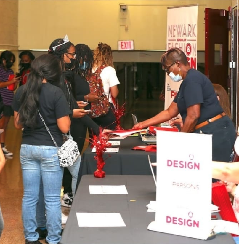 nps_nsfd's tweet photo. 📸: NSFD Freshman Summer Bridge Academy Photo Dump....Day 1!! Absolutely AH-MAZING! Thank you @dirtysolesfootweargroup for blessing us w/ your presence! We are ecstatic to bring "The Art of Shoemaking" to NSFD 🙏🏽!
#IAdoreOurClassOf2025❤🖤🤍 https://t.co/lRA7nOIBaC