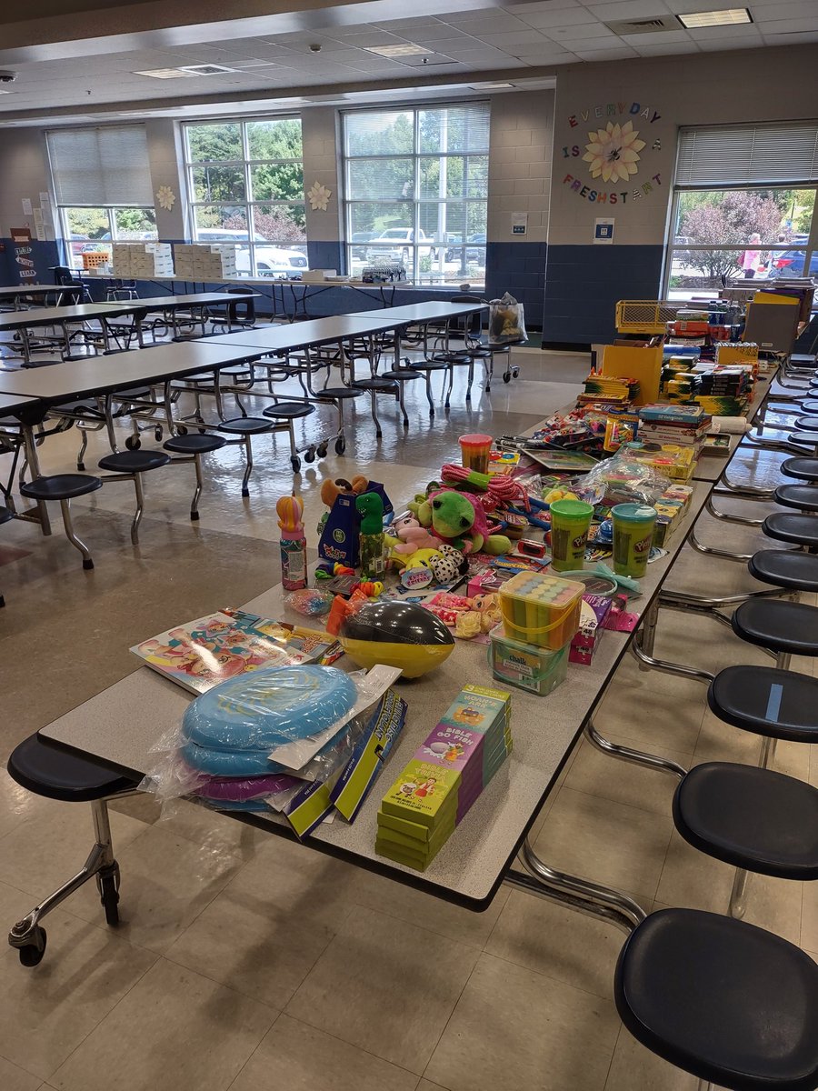 dedrington's tweet photo. Thank you Rockingham West Missional Network! @Huntshounds feels your love and support @RCS_NC https://t.co/vZymfAc5TI