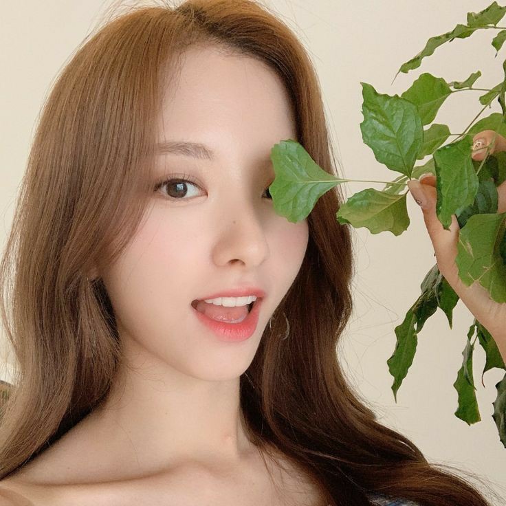 hourlybona's tweet photo. happy birthday to the best girl in the world ♡ we are so proud of u ! we love so much your beautiful voice 🤍
 #HappyBONADay #해피뽀스데이 https://t.co/Rpxn6Z3zy9
