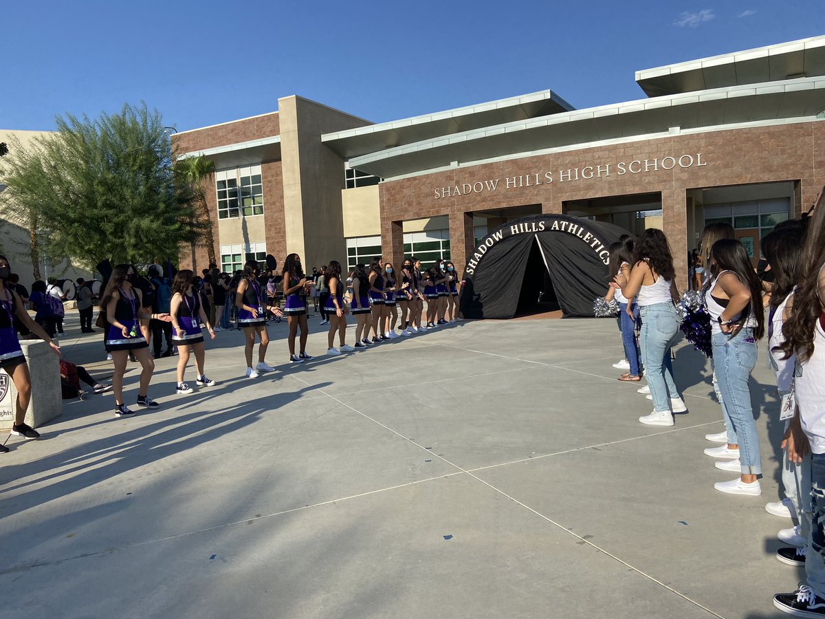 TheShadowHills's tweet photo. Let the good times roll! Have a great First Day Knights! βοΈ #uKNIGHTed https://t.co/M1JuzEUxAg