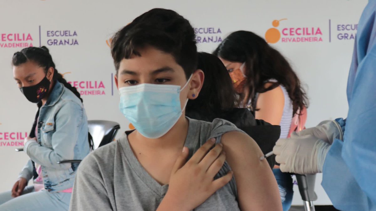 WilsonMerinoR's tweet photo. Mi madre Cecilia, acompañándonos desde arriba en los momentos más importantes. 

#Vacunate #COVID19 #niños https://t.co/yJ8Qtgr2ef