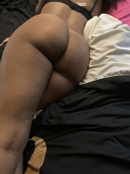 Happy hump day y&rsquo;all love when I get off work n that ass just laying there retweet and I&rsquo;ll post that&rsquo;s<a href="/tag/slimthick"class="tags"><span>#slimthick</span></a><a href="/tag/humpdayhappiness"class="tags"><span>#humpdayhappiness</span></a><a href="/tag/assfordays"class="tags"><span>#assfordays</span></a><a href="/tag/hum"class="tags"><span>#hum</span></a>