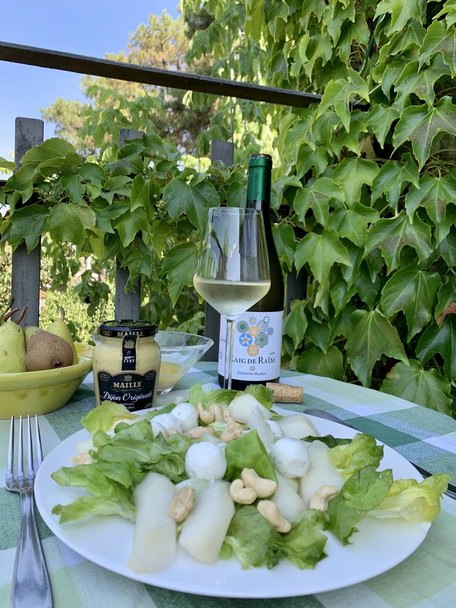 CincCuina's tweet photo. Amanida de peras, formatge de cabra, anacards i salsa de mostassa Maille Dijon Originale
Al blog i al Llibre de la pera
#cuinacinc #amanides #fruita #pera #formatge #moutarde #mostassa #maille #cookbook https://t.co/hecPapNEG8