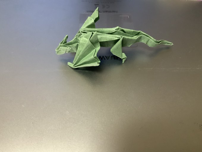 嫁の折り紙スキルがヤバい
ナルガクルガ折ってた
他にもチンチンだったりタバコの銀紙で色々折ってたり、段ボールと折り紙でメガネケース作ってくれたり凄い 