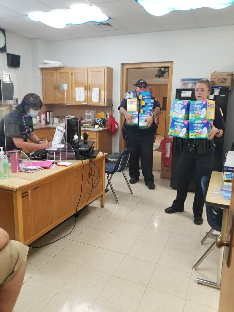 techcoachjnic's tweet photo. Thank you @WichitaPolice for donating personal care items for our students! @curtisusd259 #falconsstrong @WichitaUSD259 #wpsproud https://t.co/bdUaVRjsbm