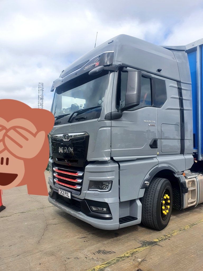 ralphinthedaf's tweet photo. Wasnt a fan of Man lorrys but had this in yard today and wow https://t.co/8TiKAqmNPQ