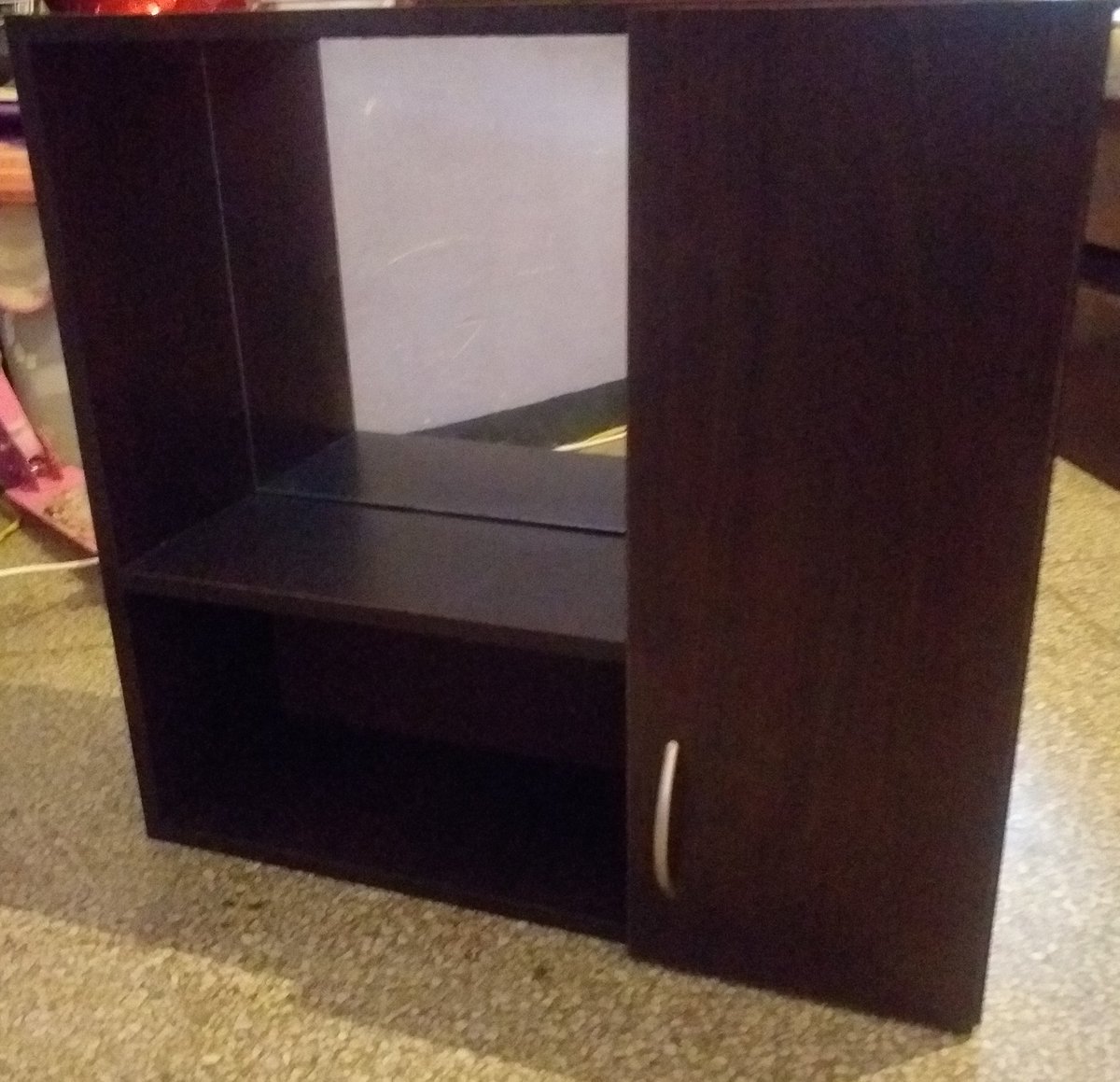 combosmundomark's tweet photo. Muebles para baños completamente nuevos color wengue con espejo en 45$ C/U 0412 038 5224 para info. https://t.co/MoWExENa0h