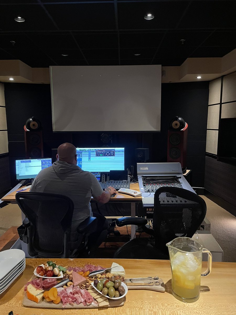 Studio time with my fav <a href="/porioux/">P.O. Rioux</a> 
<a href="/Lamajeure/">Studio Lamajeure</a> 😊