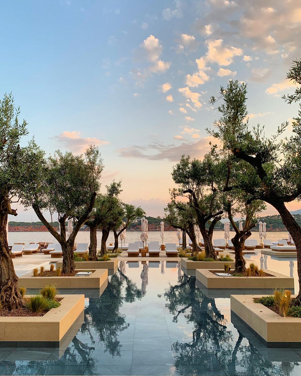 #WakeUpwithFS to cotton candy skies reflected on the water of our Nafsika pool among the olive trees #FSAthens #FourSeasons
