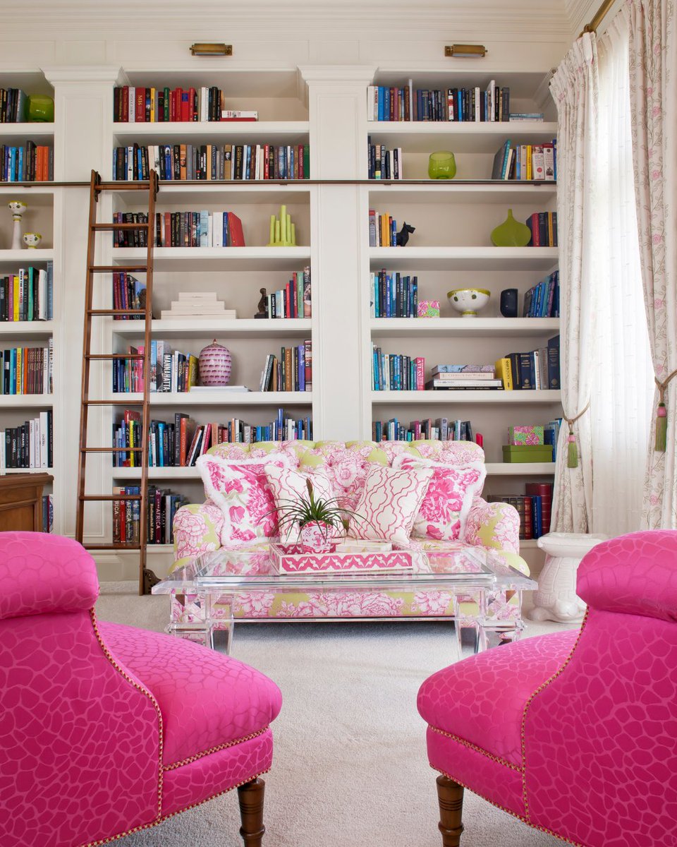 collins_dupont's tweet image. The neutral colors throughout this Cayman Island home allow for bold fabric selections in this at-home library, creating the perfect setting for you to escape into your favorite novel