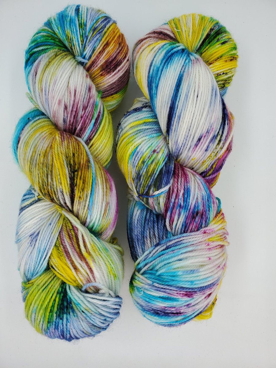 MedHat_Wool's tweet photo. Absolutely love my lastest batch of hand dyed #yarn available in store in the arcade plaza on 3rd st se in #medhat and available online https://t.co/5f2M6Q9e3P #knitting #indiedyer #shoplocal #SmallBusinesses https://t.co/OhJwZGJhUE