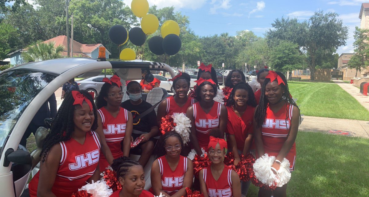 talleymama's tweet photo. It was a Great Day ☀️to Celebrate one of our @AndrewJacksonHS Tigers 🐯 as the cheerleaders 📣 chanted “We are proud of You” and we @DuvalSchools are cheering you on Talen! https://t.co/viLU7Qp7yG
