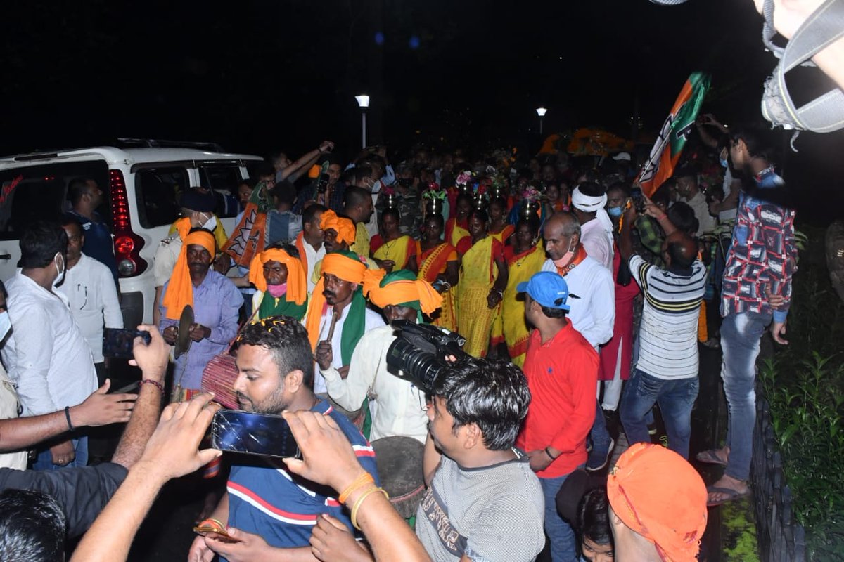 Annapurna4BJP's tweet photo. अदभुत, अकल्पनीय!! #JanAashirwdYatra के तीसरे दिन के सफर की समाप्ति तक, धनबाद सर्किट हाउस का यह नजारा। कोडरमा से धनबाद तक के 3 दिनों की यात्रा में दो विशेष अनुभूतियां : जनता-जनार्दन में अपनी बेटी-बहू से असीम स्नेह और श्री @narendramodi जी के नेतृत्व में अगाध आस्था।
आभार-अभिनंदन। https://t.co/LZqcxbUsCz