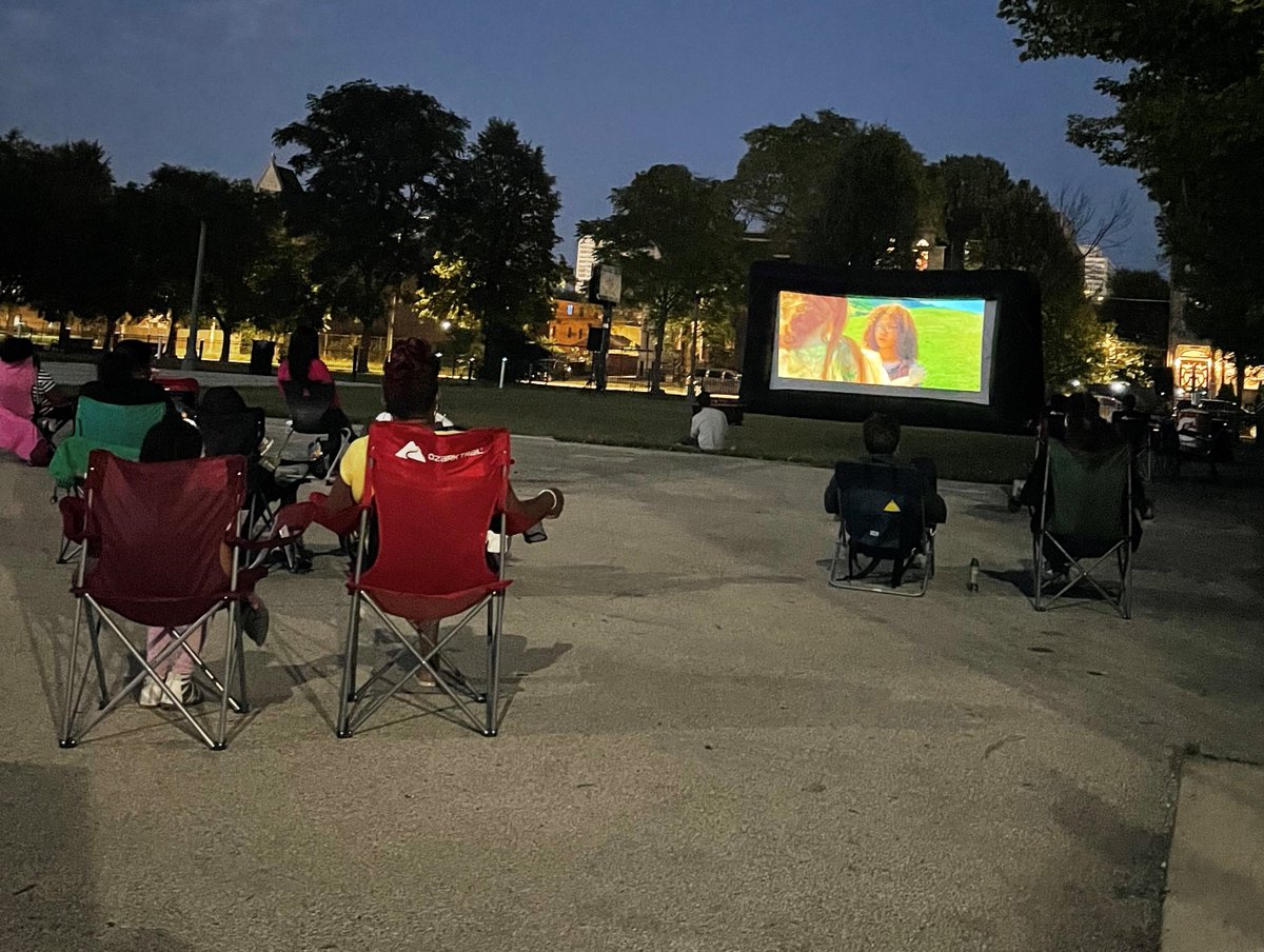 PCSEDU's tweet photo. Thank you to everyone who came out for MSA's outdoor movie night! We hope you enjoyed #AWrinkleInTime and the perfect weather. #MSACARES #WeLiveADisciplinedLife https://t.co/JInJWwxOYX