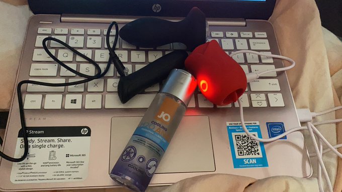 Push me to the edge all my friends are dead 🔋 ☠️ #gm https://t.co/4VskqUj5sS<a href="/tag/gm"class="tags"><span>#gm</span></a>