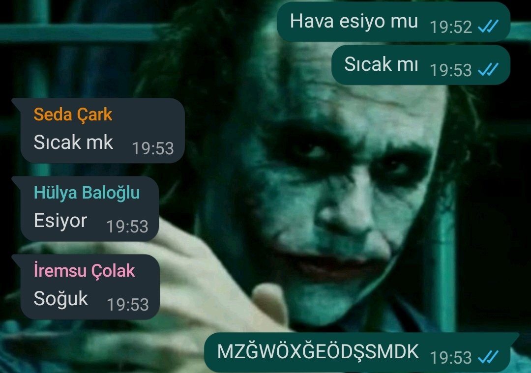 Aynı masada oturmaları dışında bir problem yok