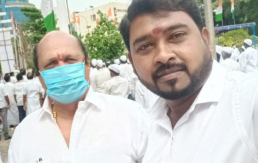 Senthil83339242's tweet photo. @MunishwarGanes2 
தமிழ்நாடு காங்கிரஸ் கமிட்டி செயலாளர் அண்ணன் மதிப்புக்குரிய முனீர் கணேஷ் அவர்களிடம்நான் சந்தித்து புகைப்படம் எடுத்துக்கொண்டேன் https://t.co/QyLibXrpjG