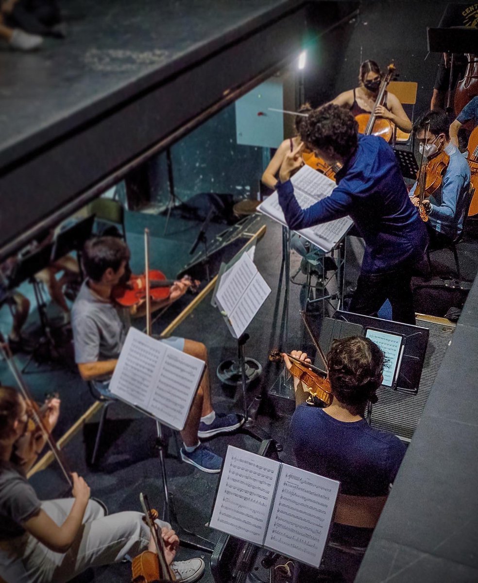 OrbisCultural's tweet photo. Recuerdos... 🎶 ¡Primer ensayo de orquesta en el foso!

#orchestra #orquesta #orquestasinfonica #orquestra #orchestre #musica #music #opera #string #strings #cordes #cuerdas #violin #viola #cello #madrid #belcanto #OrquestaOrbis #cultura #culture #culturasegura #arte #art #artist https://t.co/xAv7uycrh5