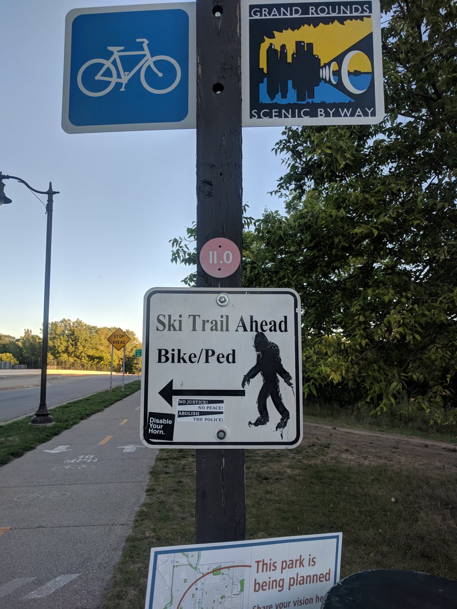 altafieldnotes's tweet photo. Theodore Wirth Regional Park in MN is an amazing hub of trail networks for hiking, mountain biking, trail running, snowshoeing, and xc skiing. We’re upgrading the park’s signage and were thrilled with the public’s enthusiasm for the project during the open house! #altafieldnotes https://t.co/ose7aPM7AH