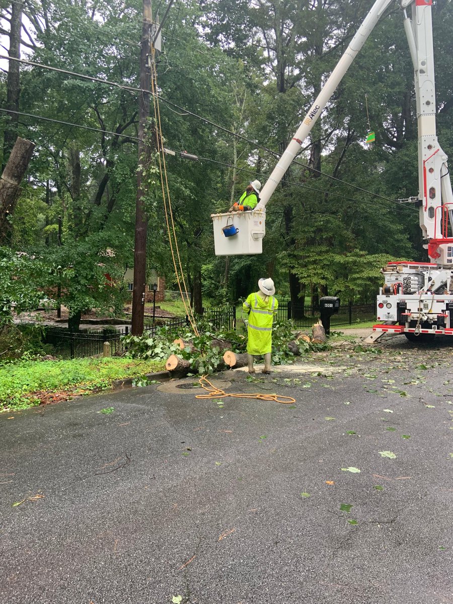 GeorgiaPower's tweet photo. Thank you for your patience as our storm restoration crews responded to the damage caused by Tropical Storm #Fred.  To our crews and fellow employees, thank you for your hard work and dedication safely getting power restored in your communities. #PoweringGeorgia https://t.co/n6mi0n2uGn