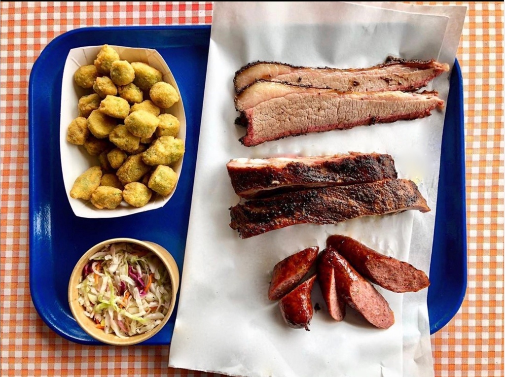 One of the only times you'll see BBQ looking neat. 😉 Come get a little messy at Old 300 this week! 
     
📷 : @codyneat