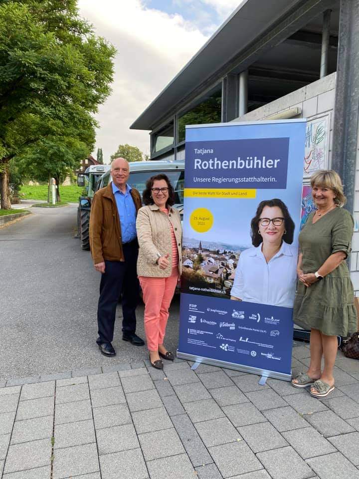 Rothenbuehler's tweet photo. Heute Morgen am Dorfmärit in Bolligen - köstliches 🥕🥦, 🍎🍒, 🧀, 🐟 und 🥩 aus der Region! Herzlichen Dank für die Unterstützung Kathrin Zuber, Gemeindepräsidentin, FDP, Urs Klaeger, Präsident FDP Bolligen und Walter Stettler, Präsident Verein Bärner Märit - Berner Wochenmarkt! https://t.co/nKqH894twG
