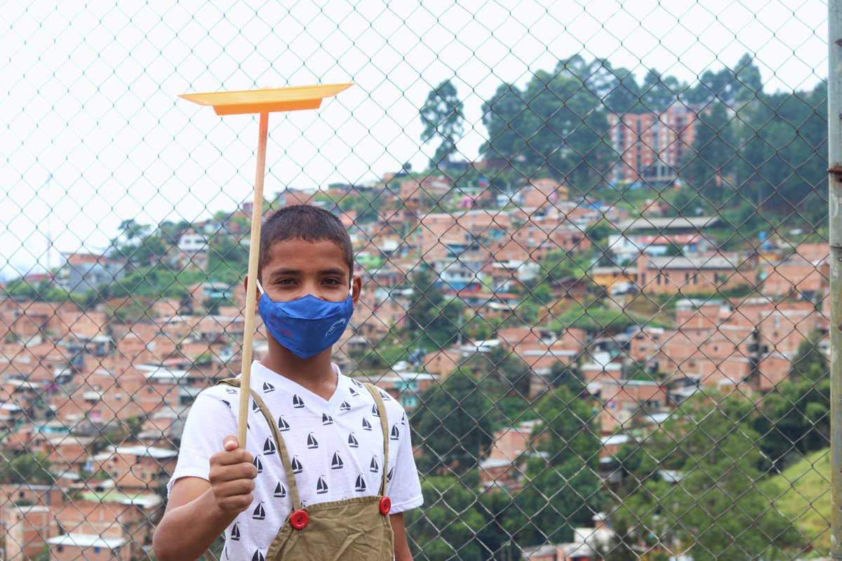 CE_Combos's tweet photo. ¡A jugar con Circonpaz!

Los platos chinos son elementos protagonistas en el circo, y aunque parezcan fáciles de manejar ¡No lo son! Se requiere de mucha concentración y agilidad para lograr su equilibrio.
Te invitamos a practicarlo 🎪 🤡

#Circonpaz https://t.co/rWP4YvBhX4