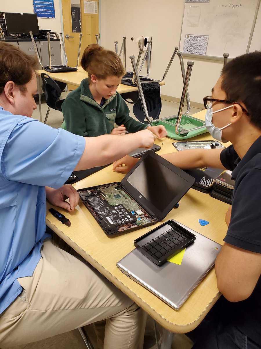 LLCS_NaviGators's tweet image. Sneak peek into Mr. Lemons&apos; IT world: Students took broken Chromebooks and repaired them for future use! How cool! #IT #Computerclass #wearellcs #futureittechs #CTE #careertechnicaleducation