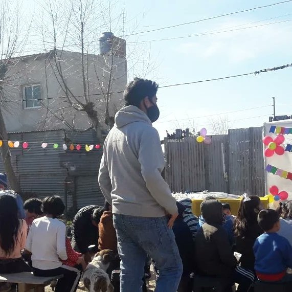 FOPLAPLATA1's tweet photo. QUE NADIE TE SAQUE LA MAGIA DE SER NIÑO" #DíaDeLaNiñez en Villa Arguello- Berisso, #Comedor "PURO CORAZÓN"
#MariaLuz
@FOPNACIONAL
@JuanZabaletaOK
@larroqueandres https://t.co/jqSEwnmSJs
