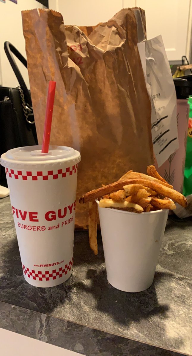 CuptoCupShow's tweet photo. Nothing like fries out of a bag from @FiveGuys 👀🍟 #cuptocupshow #fiveguys #fastfood #frenchfries #brackettime https://t.co/Y43V8OYvu1