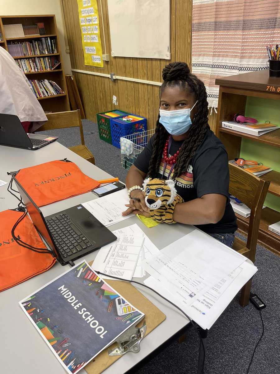 KennaWils's tweet photo. Excited to see our #PinckneyScholars and their families at our open house tonight! #PinckneySTRONG #EngageInspireSucceed https://t.co/dNXp9sP3fT